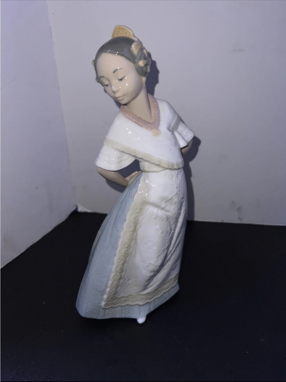 Nao by Lladro 1995 Figurine - "Tying Up the Apron"